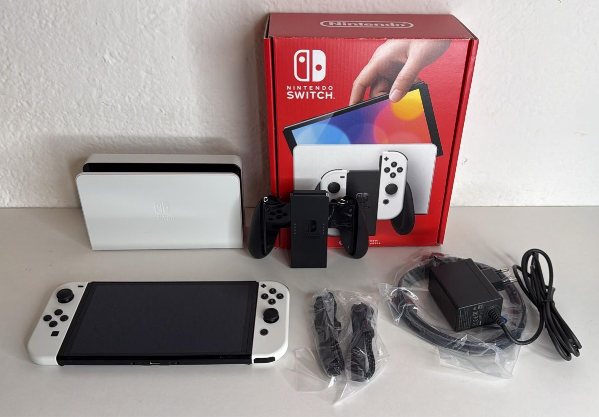 Nintendo Konsolen: Nintendo Switch OLED with screen protector - Great Cond. – Gebraucht aus Ehrendingen von bubulence 1