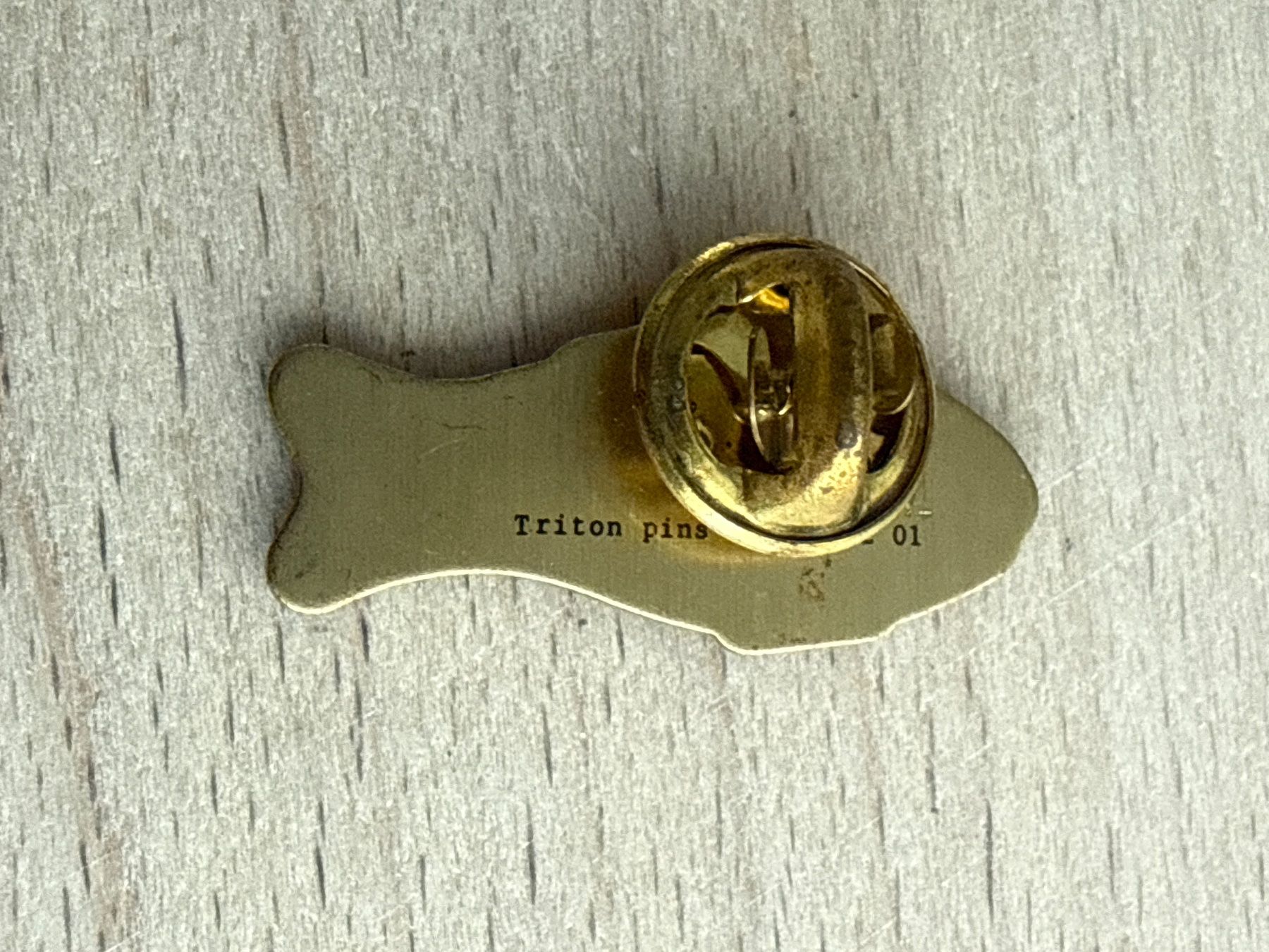Plaquettes & Badges: Pin  Confiserie Hirschy  Wil – D'occasion à Glattbrugg par Schweigmatt 1