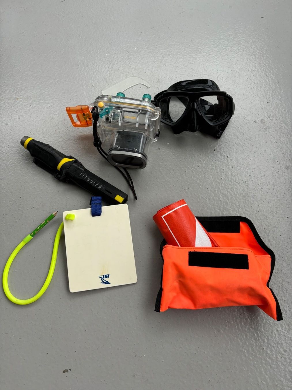Mute per immersioni: Buoyancy vest & gear bundle available at a bargain price – Usato da Zollikon venduto da Ostendo 8