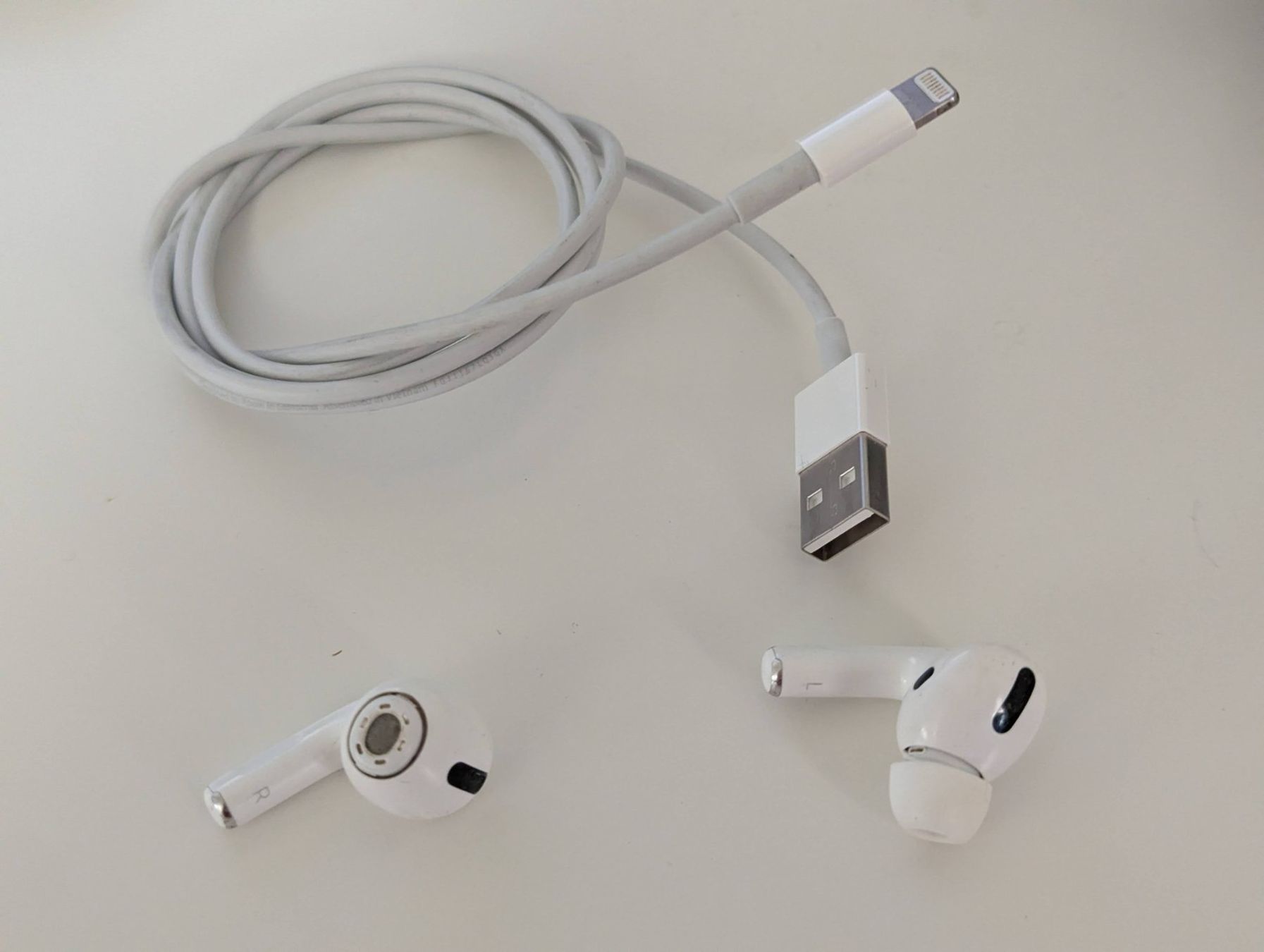 Apple Casques audio: AirPods Pro 1 – D'occasion à Niederweningen par guichaz
