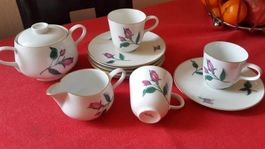 faisant partie d'un service en porcelaine vintage