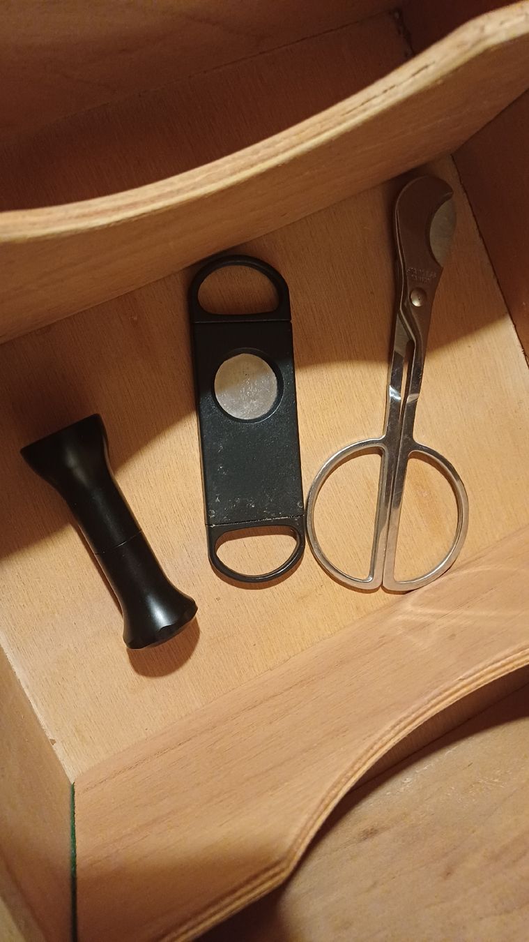Humidore: Schöner Humidor mit Zubehör – Gebraucht aus Flawil von Naphtali 2