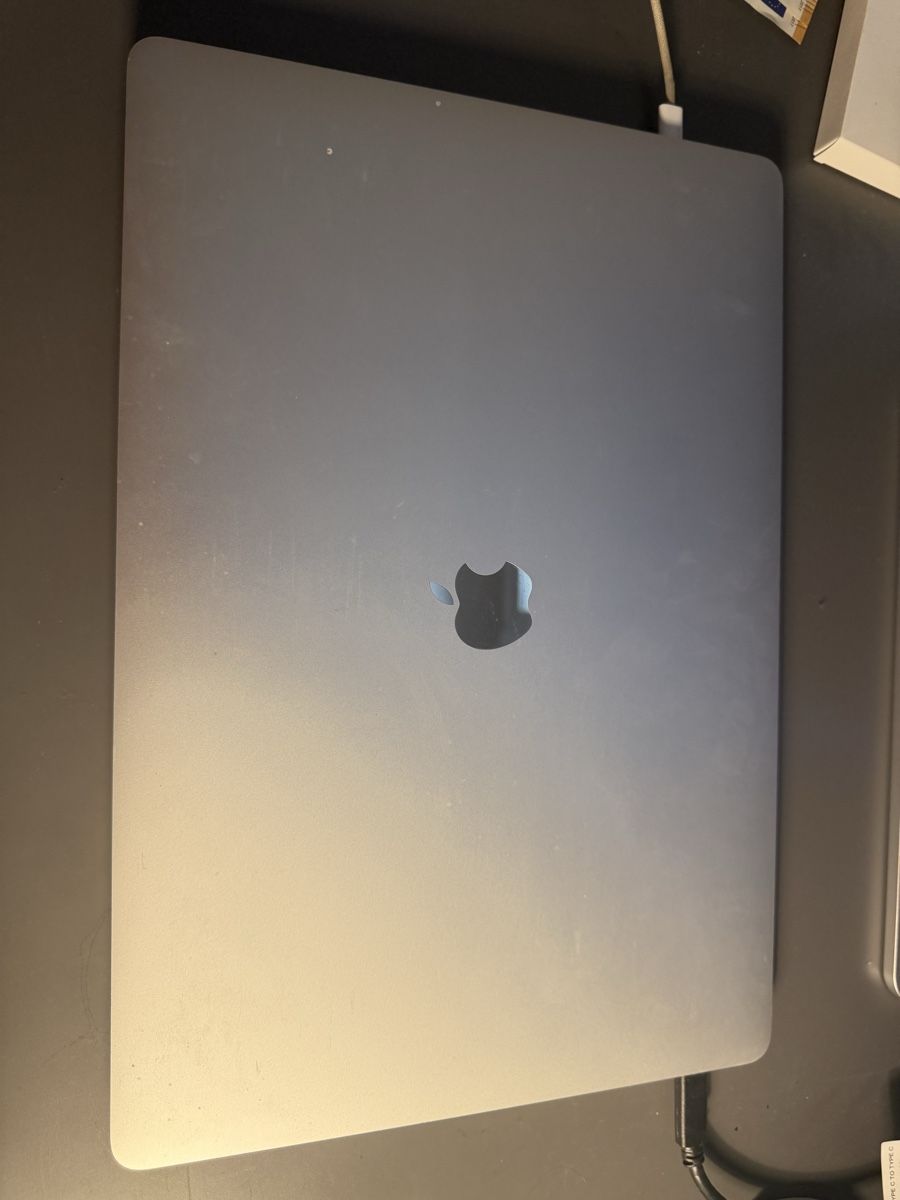 Apple Notebooks: MacBook Pro 16 inches – Gebraucht aus onex von naimo01 1