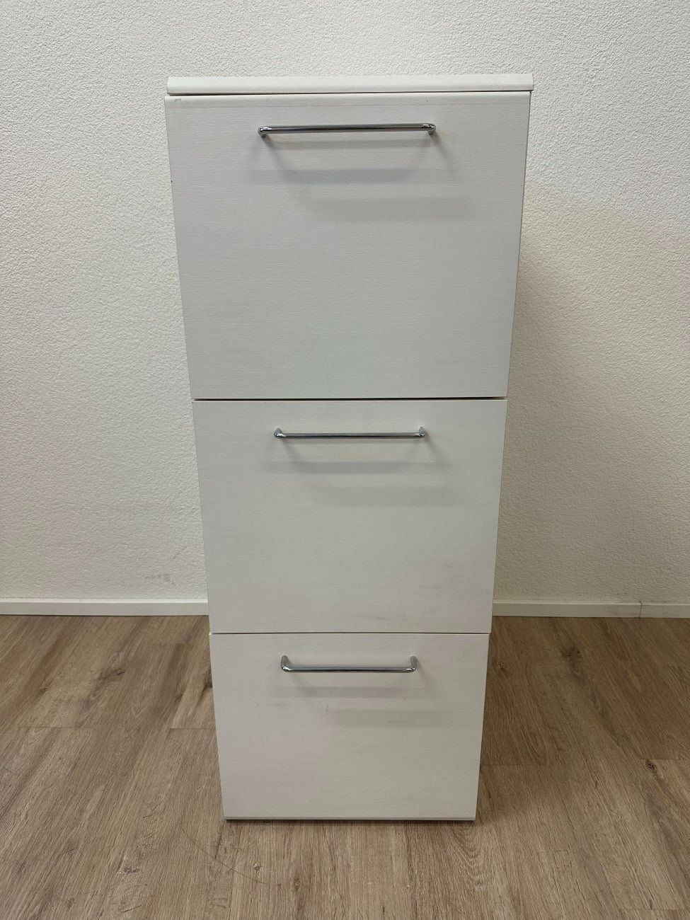 Armadi: Moderner weisser Aktenschrank  mit 3 Schubladen – Usato da Obernau venduto da Arche_Noah_Brocki 4