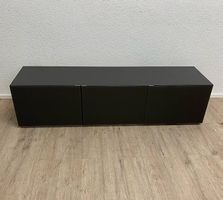 Schwarzes TV Lowboard mit 3 Türen und Innenfächern