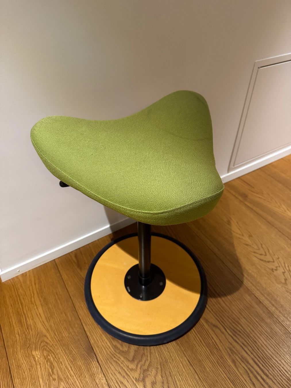 Stokke Tabourets: Original Stokke Move Balans Hocker – D'occasion à Volketswil par Miezni