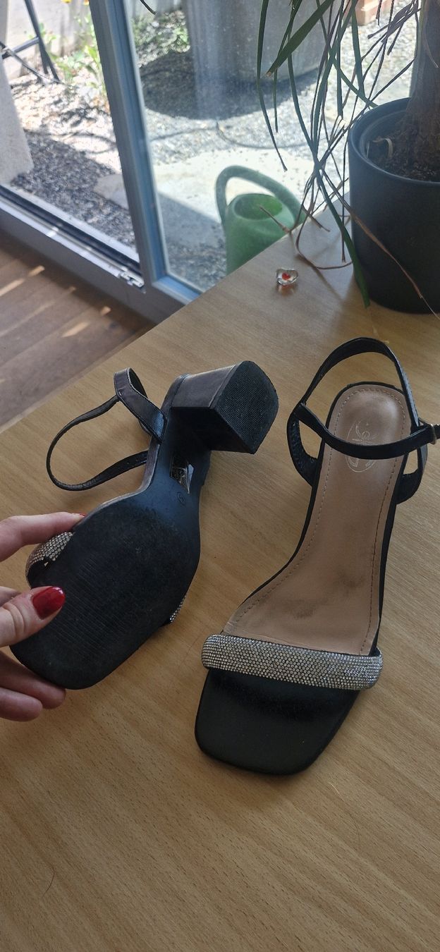 Scarpe da donna: Sandalen Heels schwarz mit Strass Grösse 41  – Usato da Wohlen b. Bern venduto da lau_7vcp 1