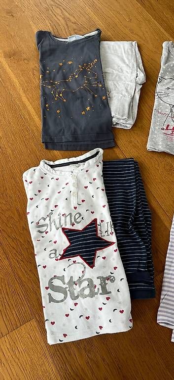 Pyjamas & Ähnliches: Kleiderpaket 122/128 Mädchen Pyjamas lang – Gebraucht aus Kastanienbaum von pet_57dn 1