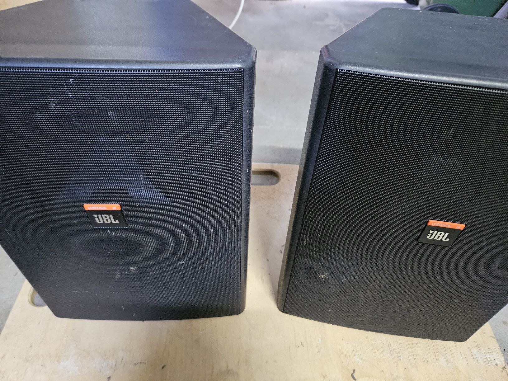 JBL Lautsprecher: JBL Control 28 schwerz – Gebraucht aus Diepoldsau von Knochen