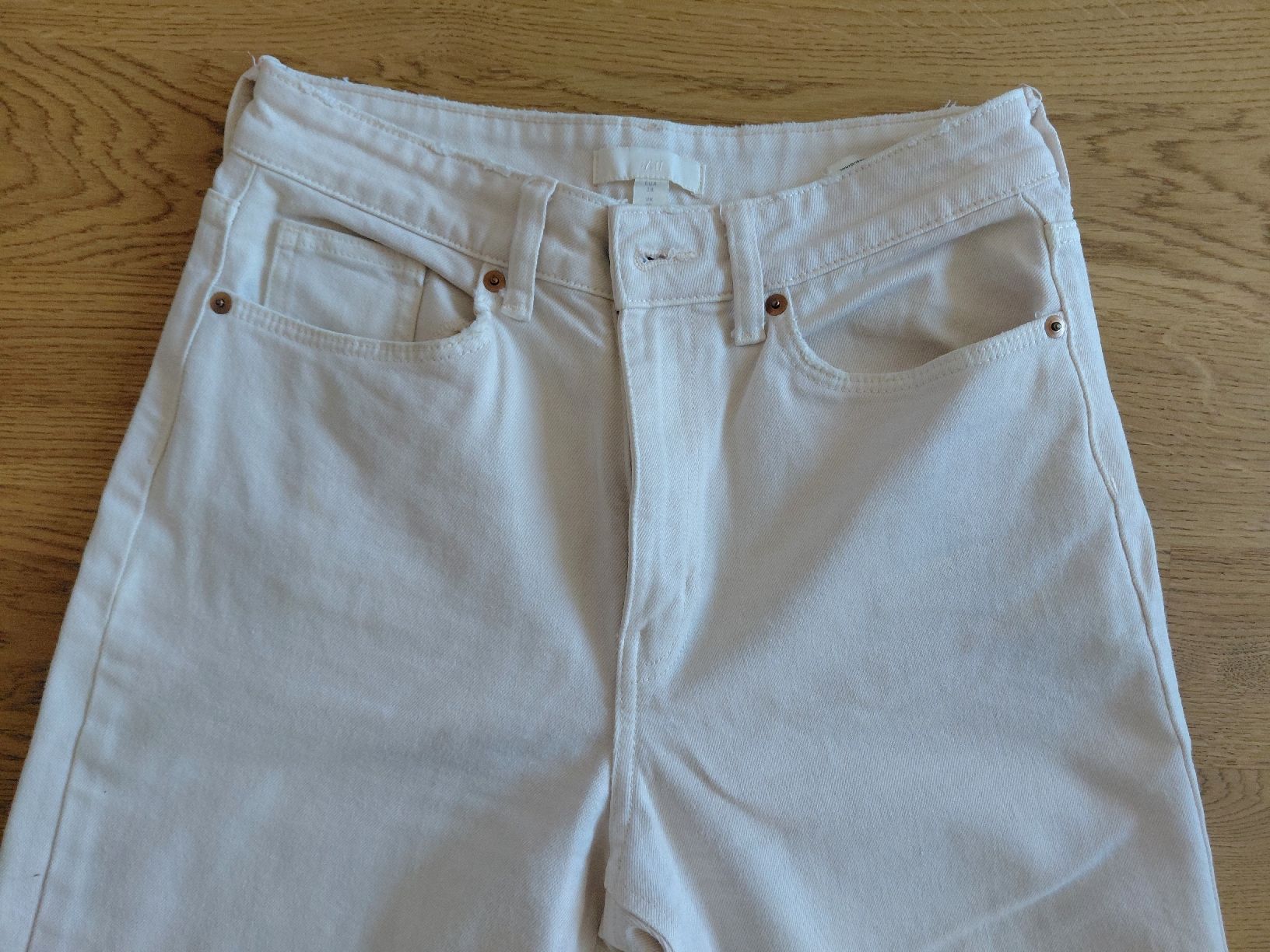 H&M Jeans: Straight Leg Jeans Stretch von H&M – Usato da Geuensee venduto da sonnenstunden 4