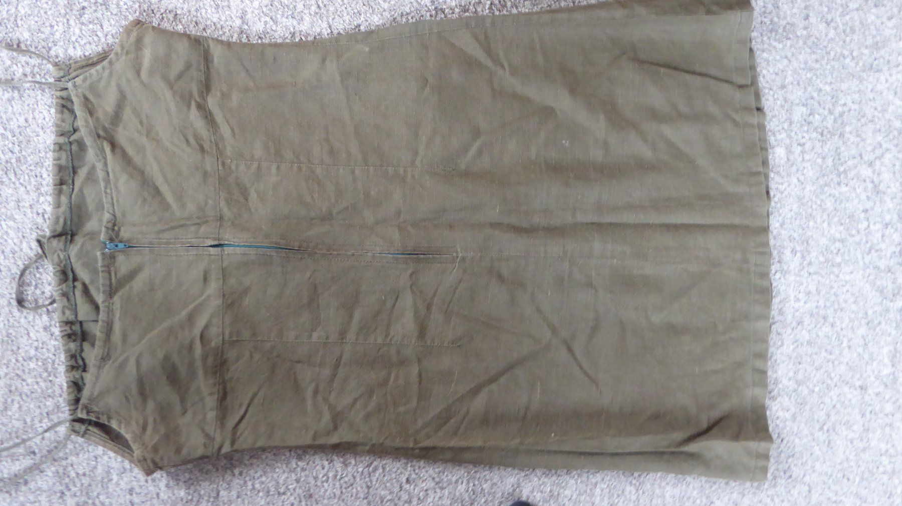 Kleider: Sommer Kleid Oliv Gr 42 45% Leinen – Gebraucht aus Sargans von Benziner 3