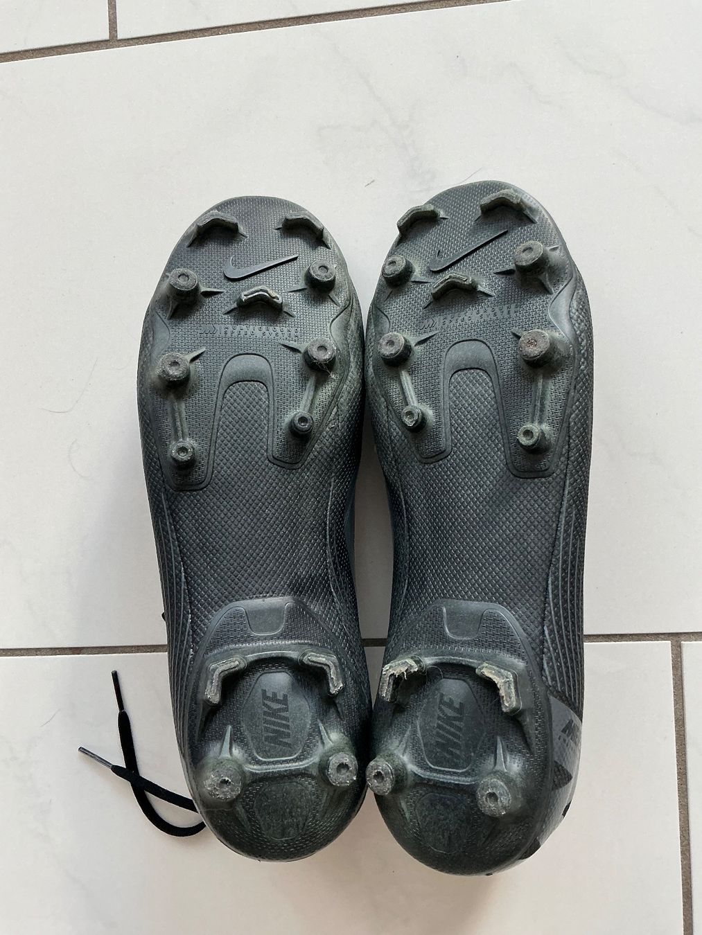 Nike Scarpe da uomo: Nike Fussballschuhe Gr.43 – Usato da Biel-Benken BL venduto da Sahra1 3