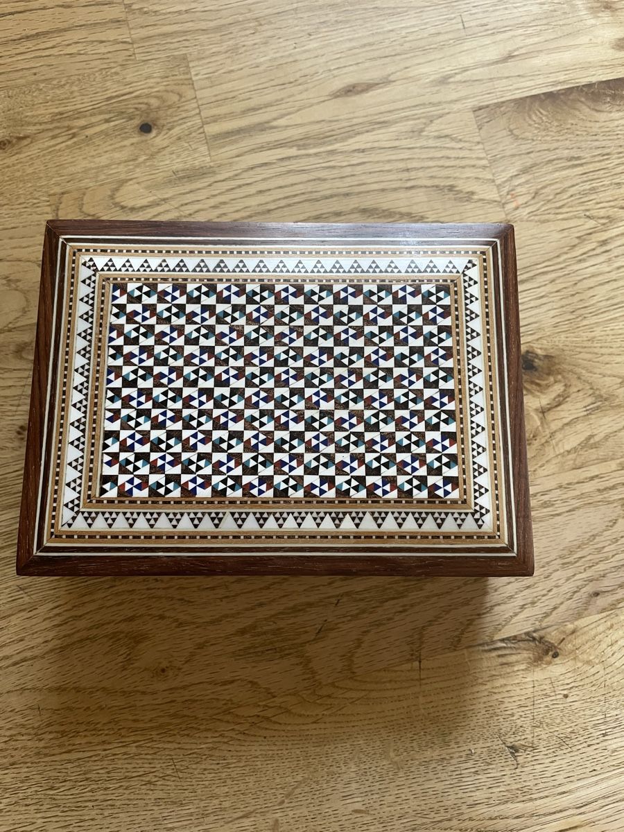 Coffres: Schöne Holzbox mit Mosaik – D'occasion à Flawil par Naphtali 1
