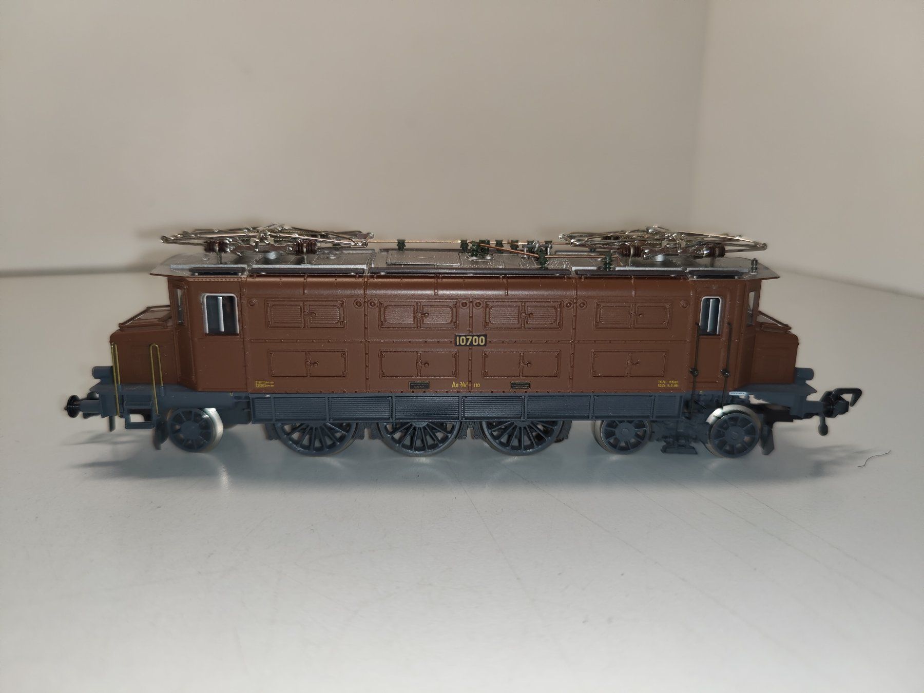 Fleischmann Modelleisenbahnen: Fleischmann 4345 SBB CFF FFS E-Lok Ae 3/6 DC Analog H0 OVP – Gebraucht aus Basel von mhmarken 1