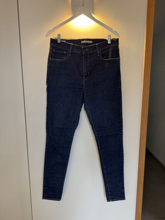 Levi's 720 High Rise Super Skinny Jeans - Size 31, Dark Wash