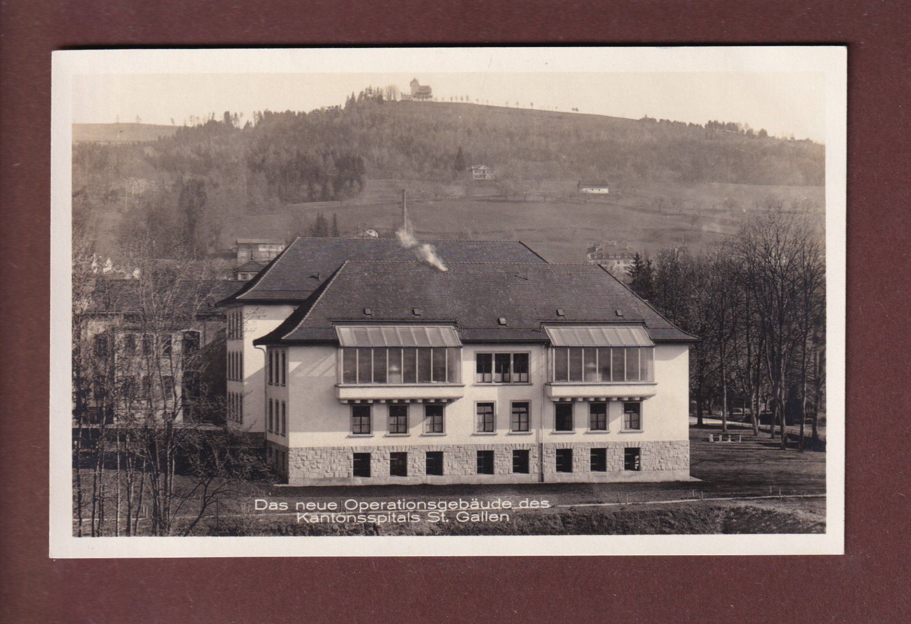 Cartoline postali: ST. GALLEN - Kantonsspital - Operationsgebäude – Usato da Pully venduto da nicecards