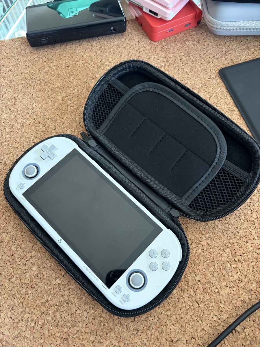 Console: Console Trimui Smart Pro blanc neuve – Usato da La Chaux-de-Fonds venduto da eli_s72t 2