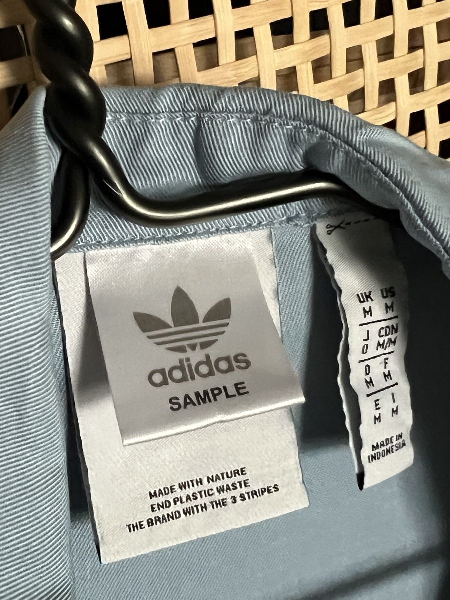 Adidas T-shirt: adidas Originals SAMPLE IC5753 Hemd – Usato da Luzern venduto da closettheory 1