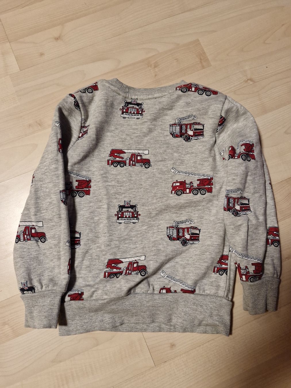 C&A Lotti & Set di vestiti: 2Pullis, 2 Hoddis Gr.116 – Usato da Disentis/Mustér venduto da epa_862v 2