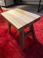 Petit tabouret en bois massif, idéal pour l'hiver!