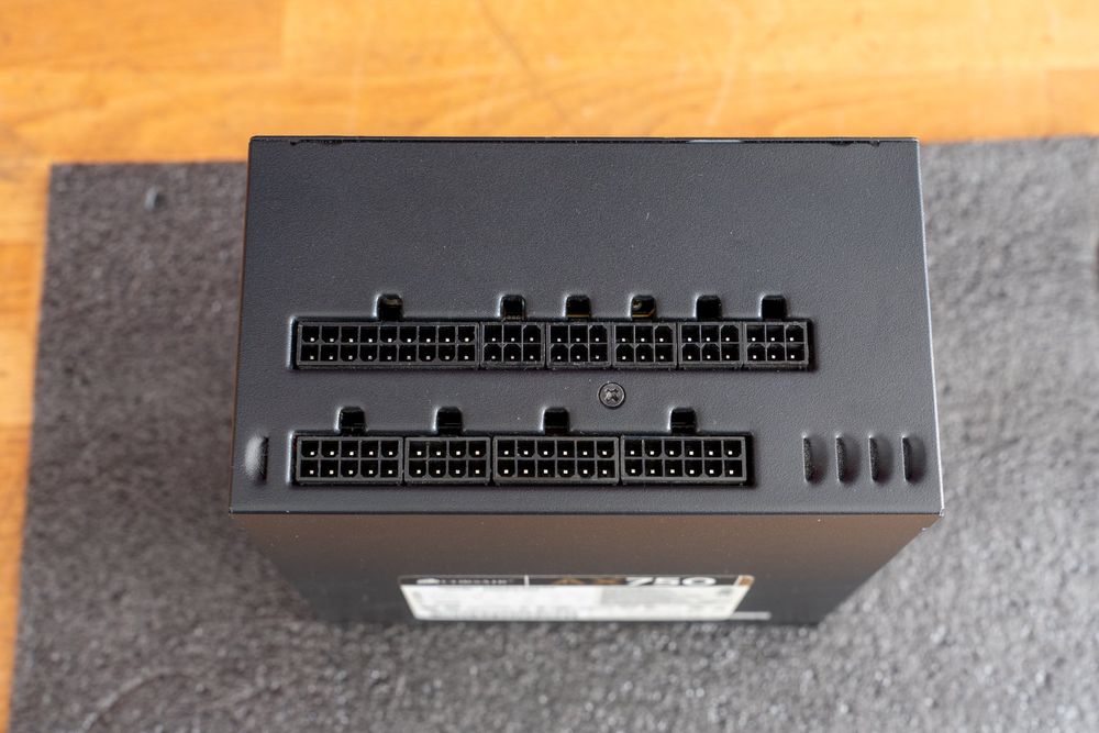 CORSAIR RM850x Alimentation ATX entièrement modulaire et silencieuse