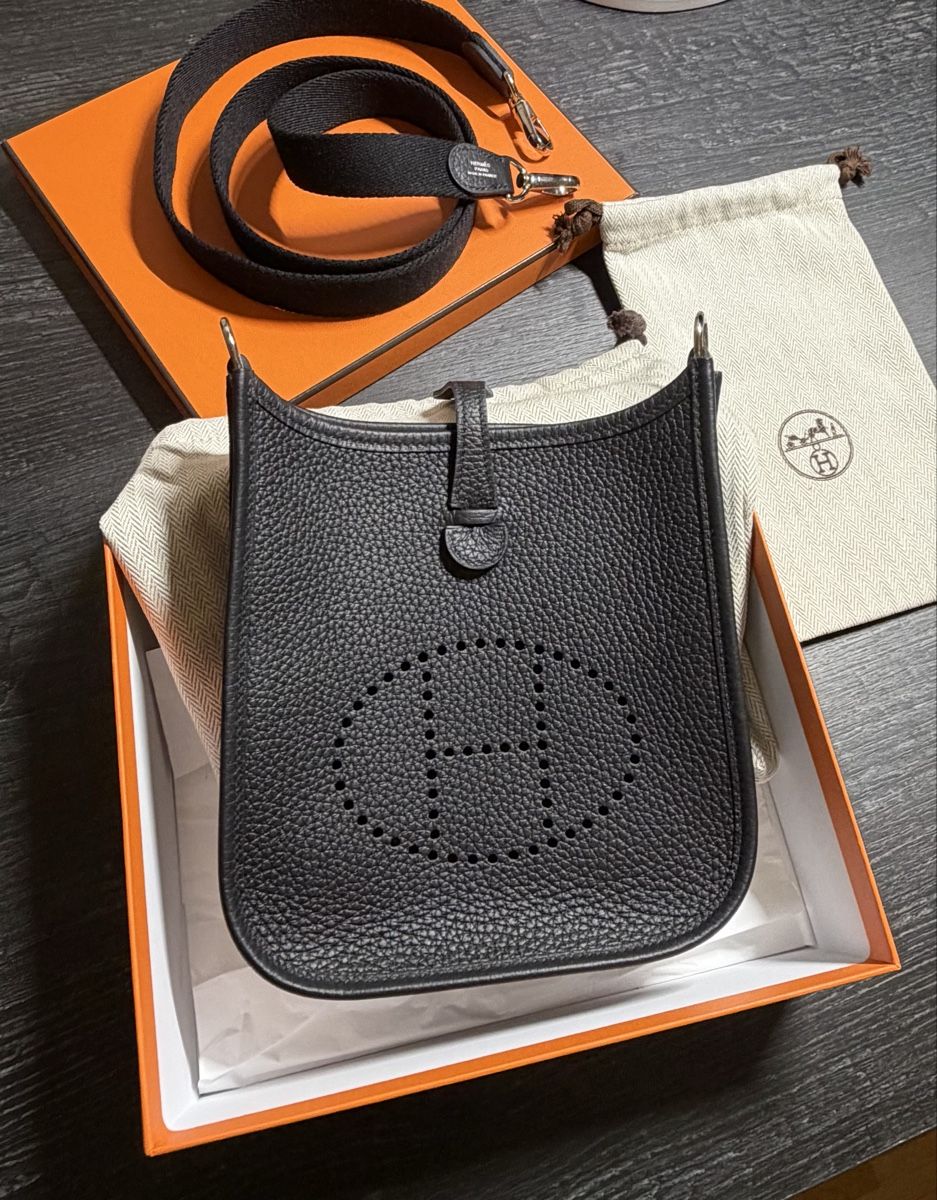 Hermès Sacs femmes: HERMÈS Evelyne 16 – Neuf (Voir description) à Pfäffikon SZ par happy.life