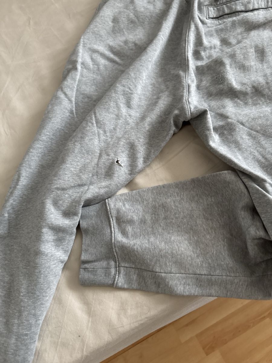 Nike Pantaloni: Nike Sporthose Grau Grösse M gebraucht – Usato da Winterthur venduto da per_7vs7 1