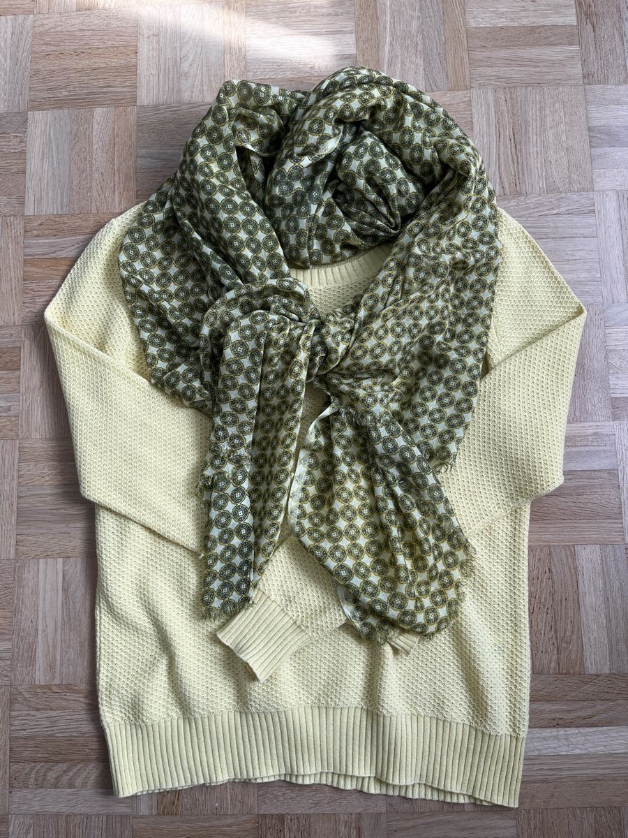 Collectif Mon Amour Lotti di vestiti: Collectif Mon Amour, Pullover gelb Gr. M mit Tuch – Usato da Zürich venduto da Kleanthy 7
