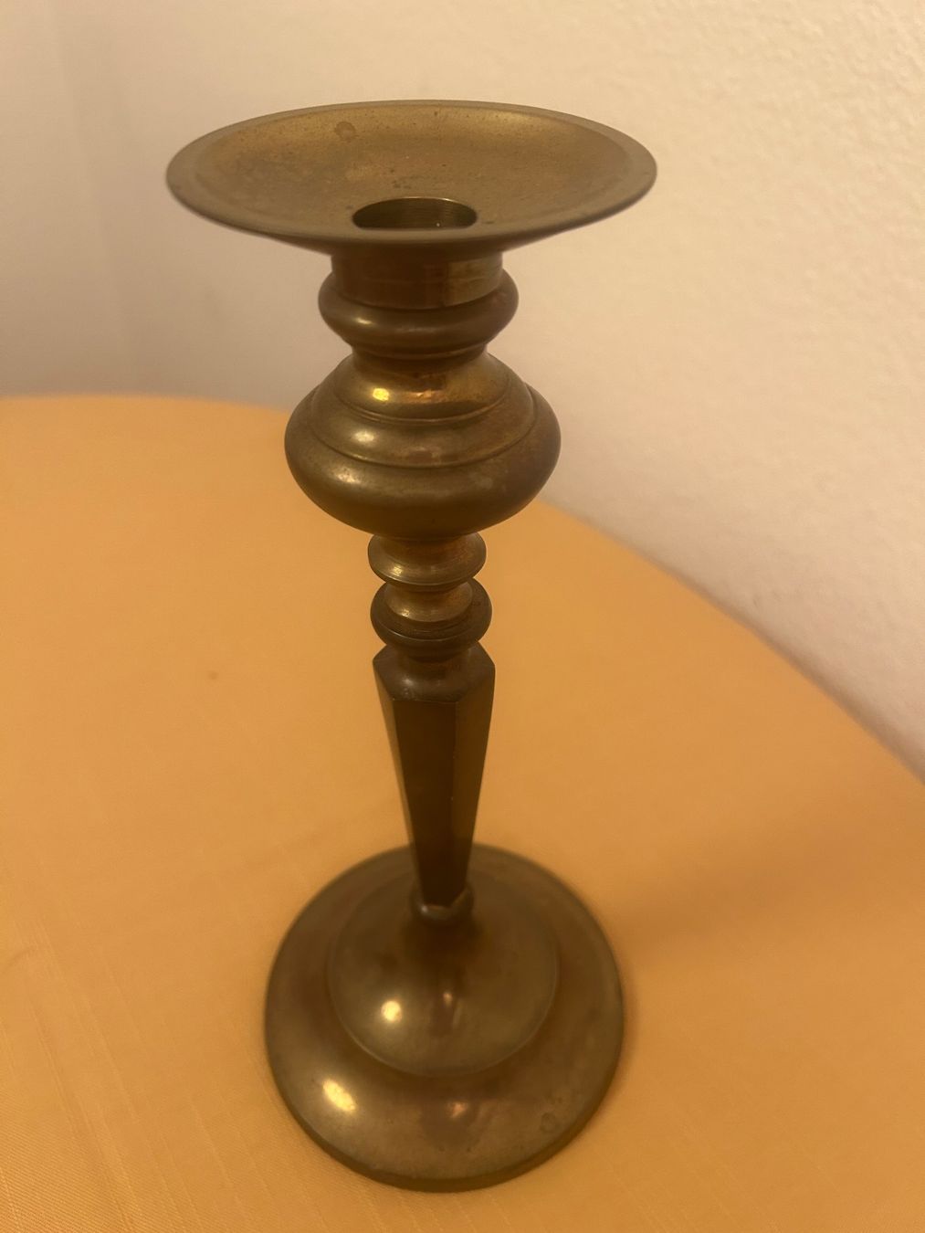 Kerzenständer: klassischer Vintage-Kerzenständer aus massivem Messing – Gebraucht aus Rorschacherberg von Svebe