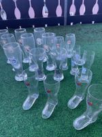 viele Biergläser abzugeben