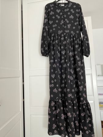 Schönes Maxikleid, Blumenmuster, Grösse M, Top Zustand!