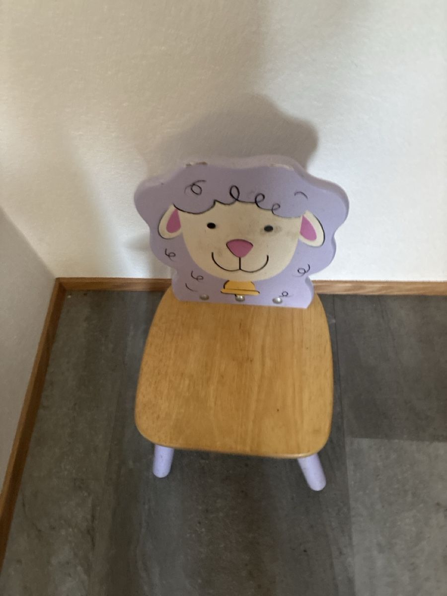 Stühle: Kinderstuhl mit diversen Gebrauchsspuren – Gebraucht aus Sirnach von pri_9d8t