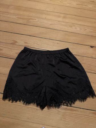 H&M Shorts braun mit Spitzenbesatz Grösse M neuwertig