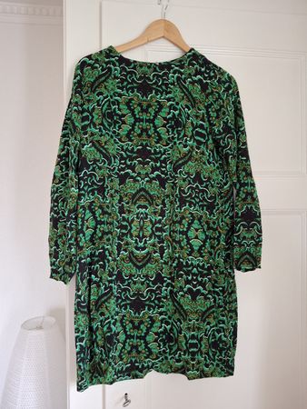Robe verte et noire H&M T38