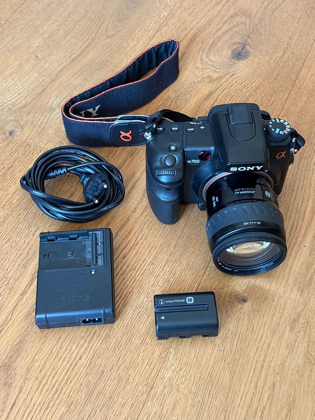 Sony Fotocamera: Sony Alpha 700 a700 mit Objektiv DSLR – Usato da Igis venduto da pra_7h5k