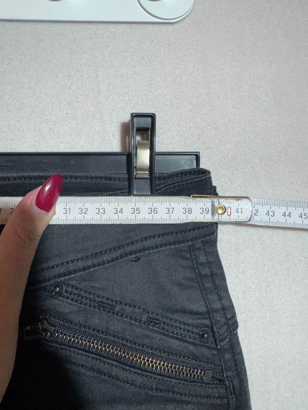 H&M Jeans: Schwarze Jeans von H&M Gr. 29/32 – Usato da Grosswangen venduto da SALE_SALE_SALE 7