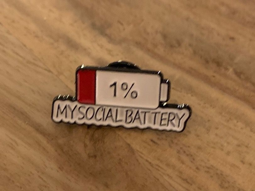 Spille & Fermagli: Pin My Social Battery 1% – Nuovo e nell'imballaggio originale da Geneve venduto da vane267