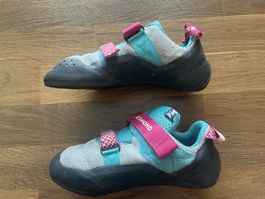 NEU - Kletterschuhe/ Pantoufles d'escalade Simond