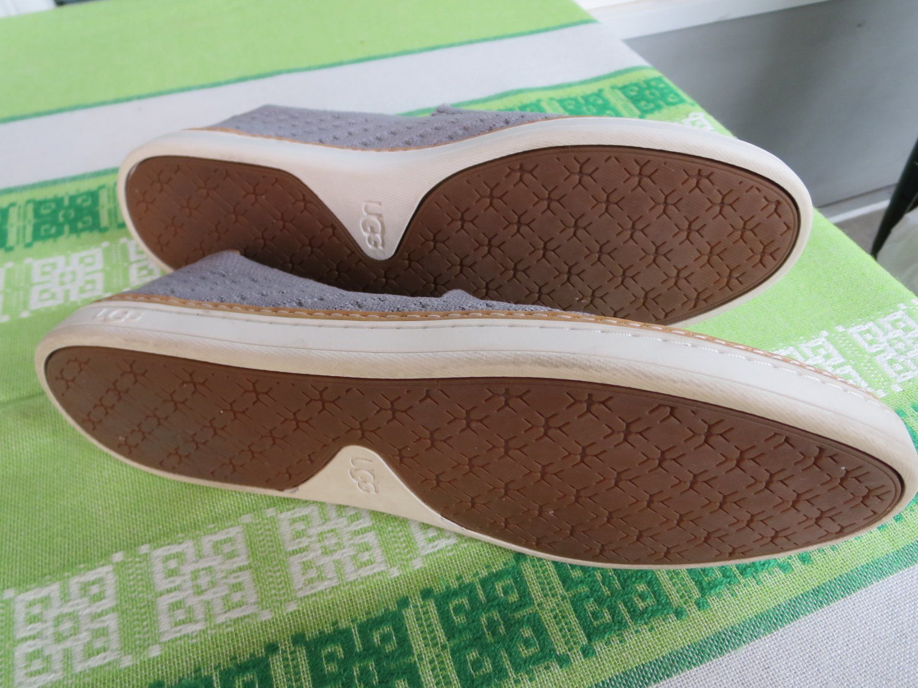 Ugg Damenschuhe: UGG Damen Textile  Sneaker /Gr. 39 – Gebraucht aus Wallisellen von Arvenstube 2