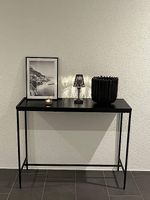 Schwarze Konsole aus Mangoholz und Metall