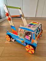 Lernlaufwagen aus Holz mit Spielen