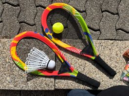 Set XL Federballschlaeger und Ball farbig neuwertig