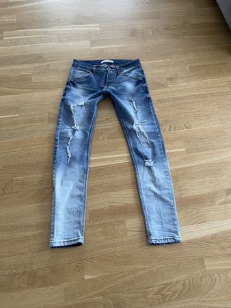 Jeans Fashion mit Rissen