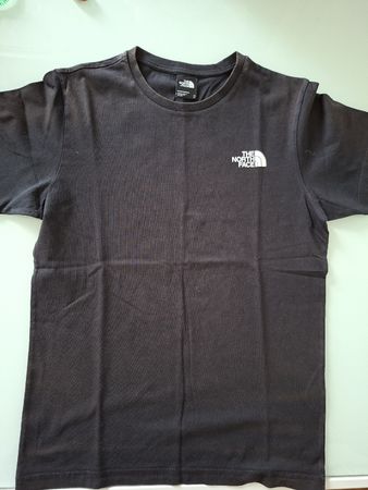 T-shirt The North Face noir - idéal pour l'été! -