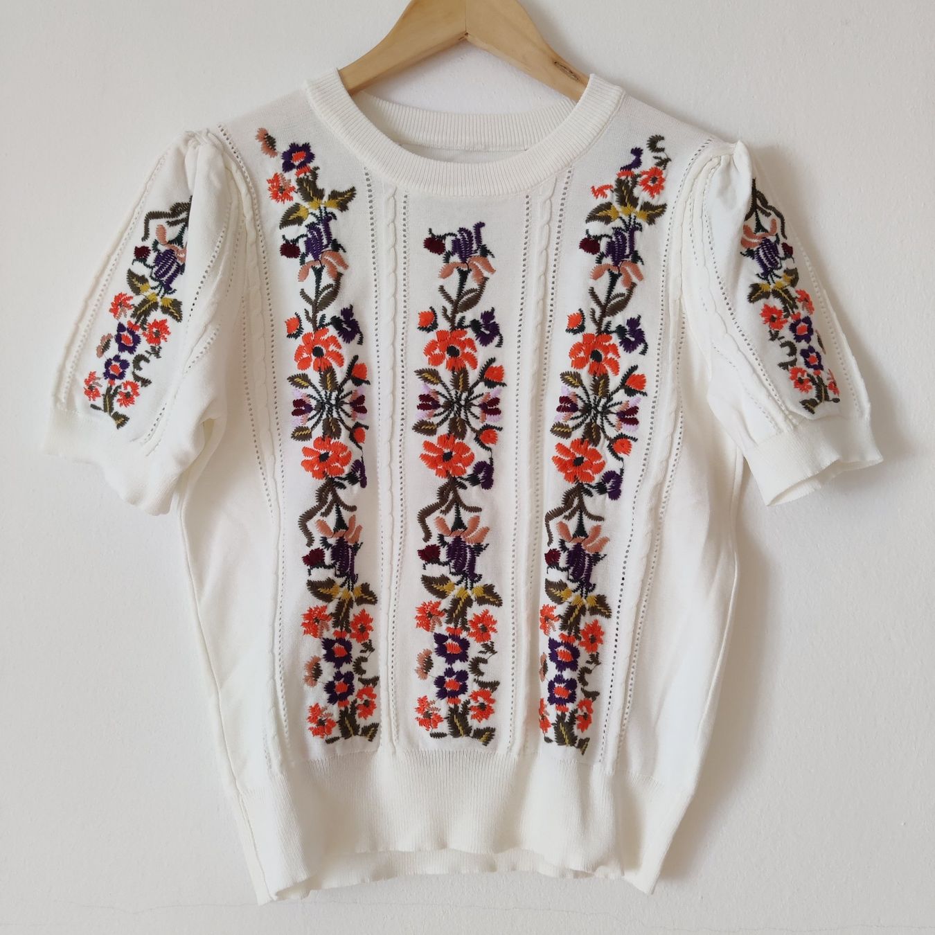 Maglioni & Felpe: Blumen Stickerei Pullover Shirt Pulli Bluse weiss Gr.S – Nuovo (secondo la descrizione) da Winterthur venduto da Lotusherz 1