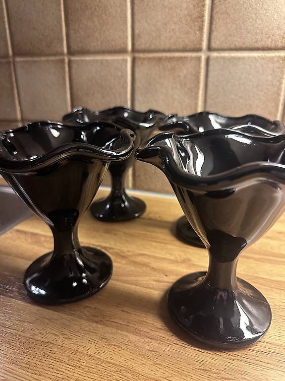 Bicchieri: Schwarze Dessertgläser / Eisbecher (Set)   – Usato da Zeiningen venduto da farcia818