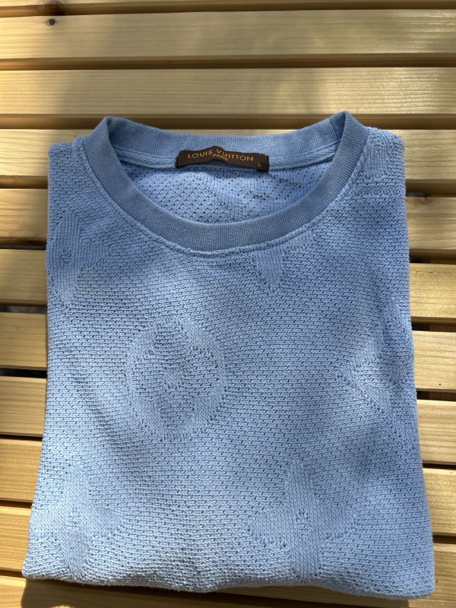Louis Vuitton T-shirt: Louis Vuitton Pullover hellblau Grösse L  – Usato da Teufen AR venduto da Sommer9053 3