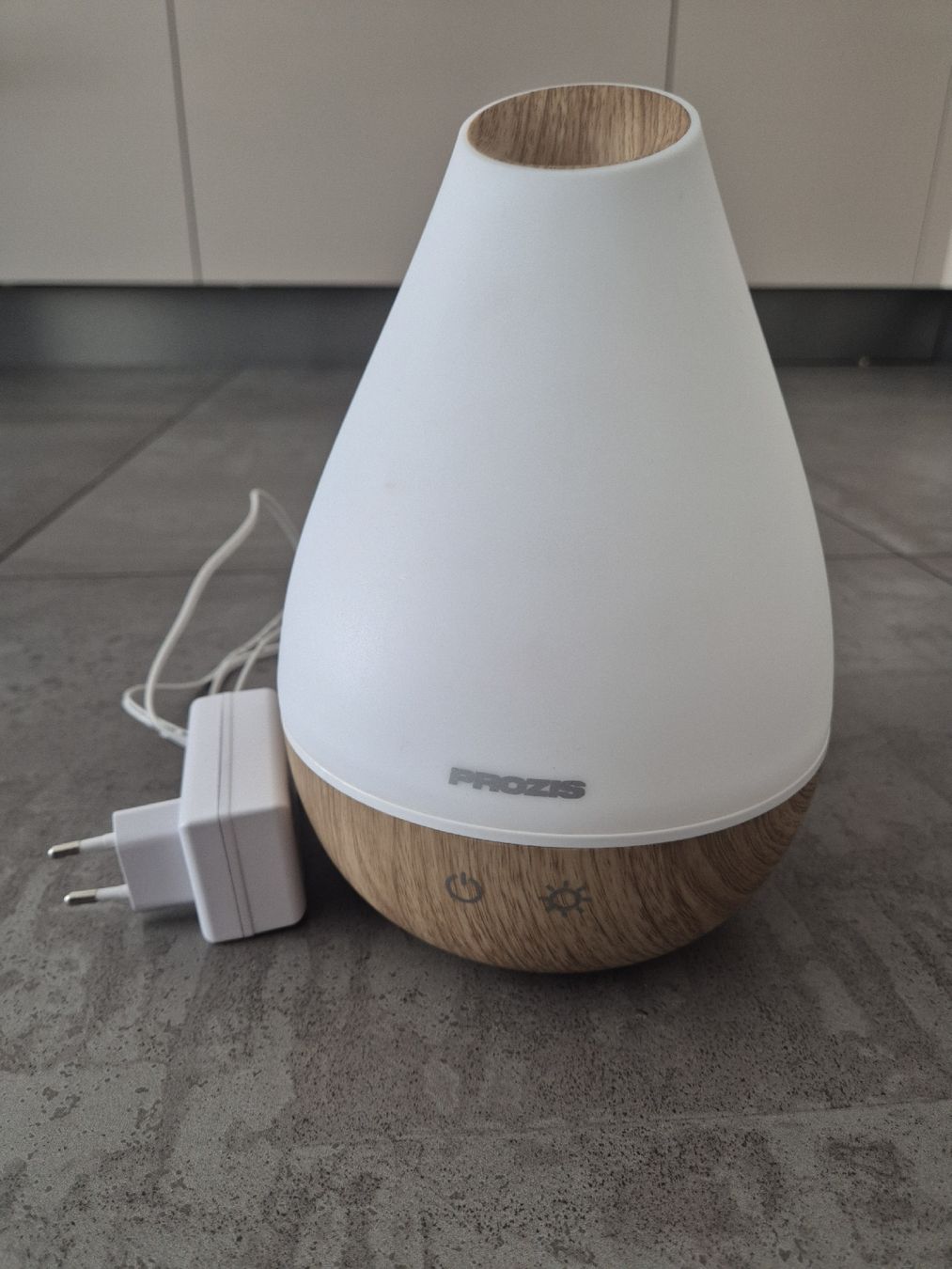 Diffusori di oli essenziali: Prozis Aroma Diffuser Luftbefeuchter Ultraschall Top Zustand – Usato da Zermatt venduto da fabi.reichert