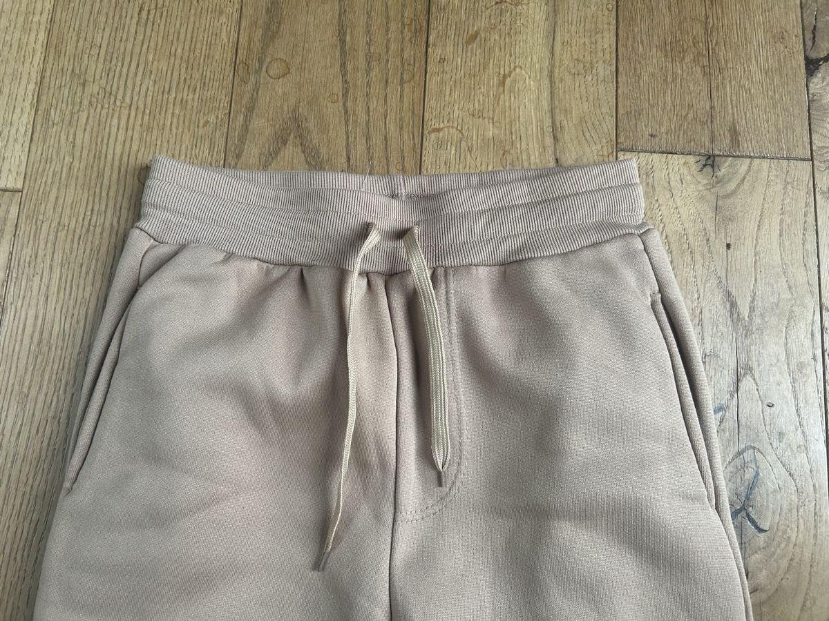 Shein Pantaloni: Jogginghose beige Grösse M von SHEIN  – Usato da Frauenfeld venduto da jae_vs6j 2