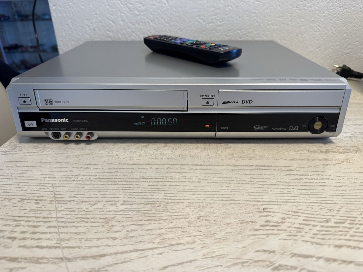 Panasonic Aufnahmegeräte: Panasoni dmr-ez49v vhs dvd recorder – Gebraucht aus Zunzgen von milesdavis76